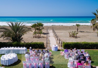 WEDDING RECEPTION AT THE BEACH