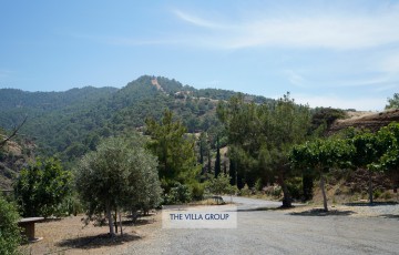 Pomos
