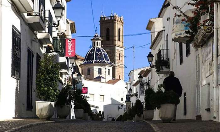 Cyprus featured in new daytime series on UK TV, Get Away for Winter