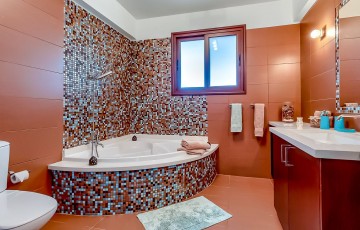 Exciting news! Villa 623533 in Sea Caves, Paphos, Cyprus joins us! 