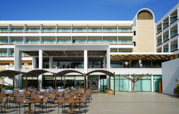 James & Nicola's Wedding at the Pioneer Beach Hotel