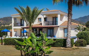 Rebecca & Daniel's Beach front Wedding at Villa 382 in Argaka