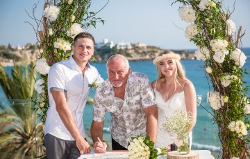 Thomas & Danielle's Beachfront Wedding at Villa 391860 in Coral Bay