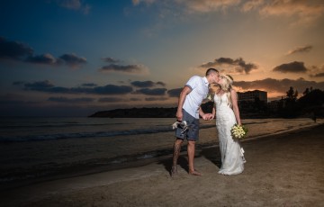 Thomas & Danielle's Beachfront Wedding at Villa 391860 in Coral Bay