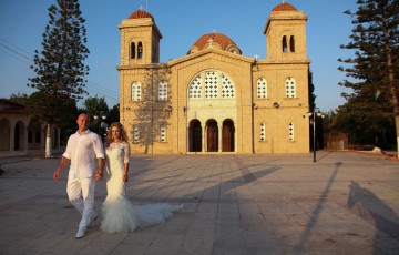 A Romantic Wedding at Aphrodite's Rock
