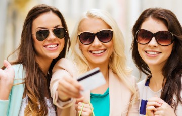 Currency / banking hours / credit cards