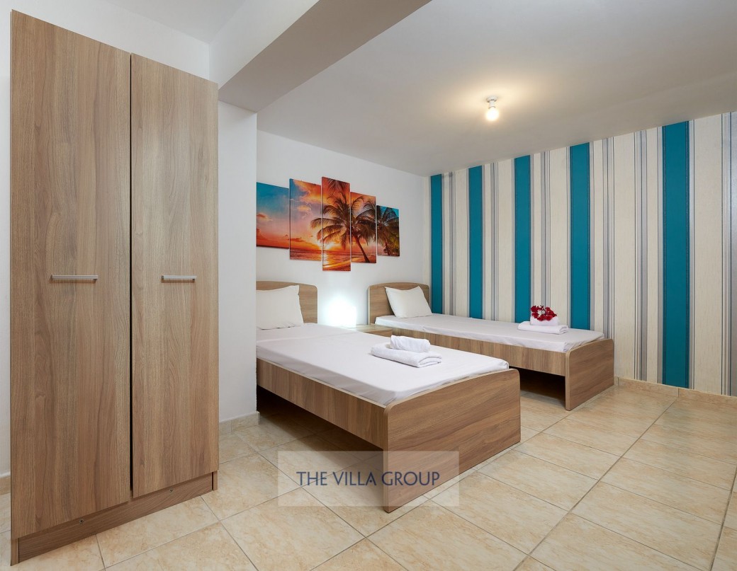 Twin bedroom