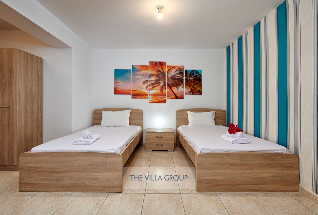 Twin bedroom