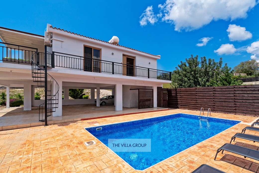 3 bedroom villa located in Peyia