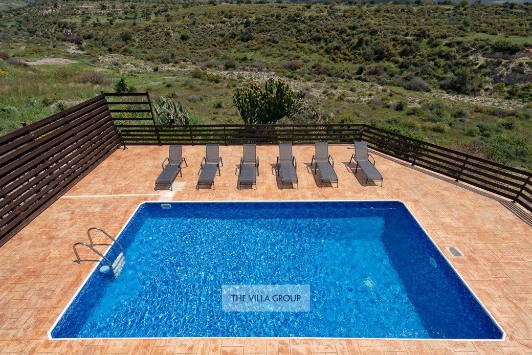 8m x 4m swimming pool (depths 0.9m, 1.4m to 1.7m)