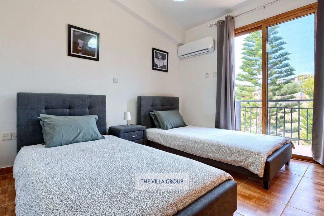 Twin bedroom with access to wrap-around veranda