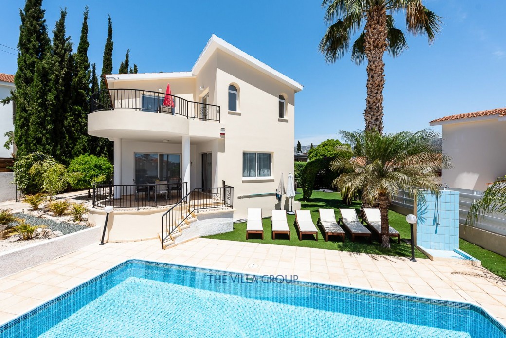 Private 8m x 4m swimming pool (depths 1m x 2m) 