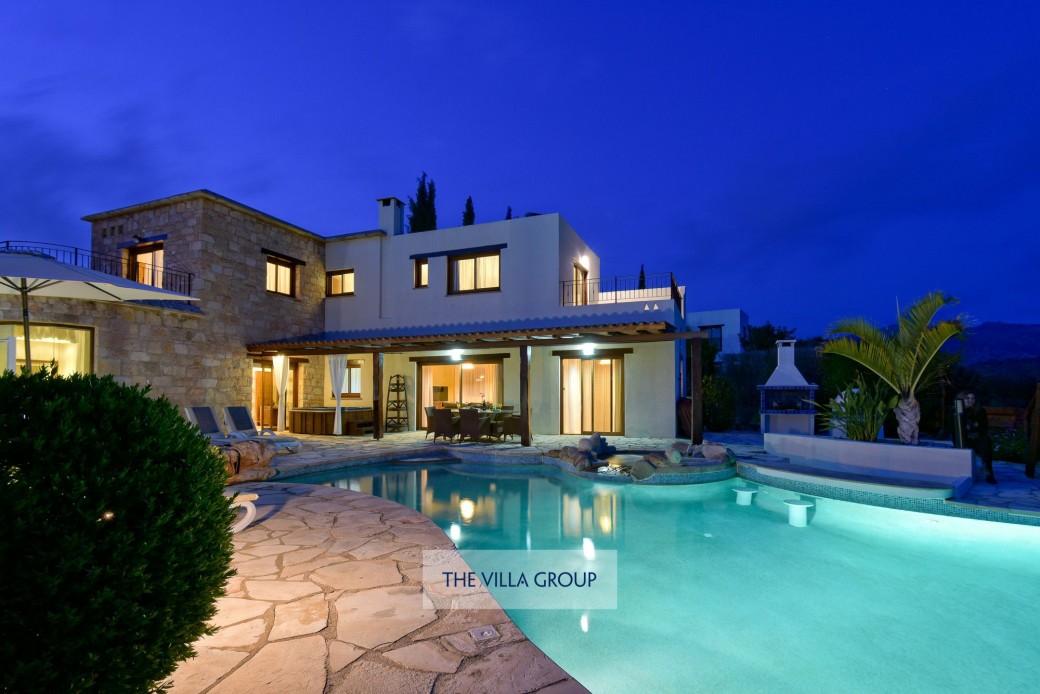 Luxury 3 bedroom villa located in Peyia