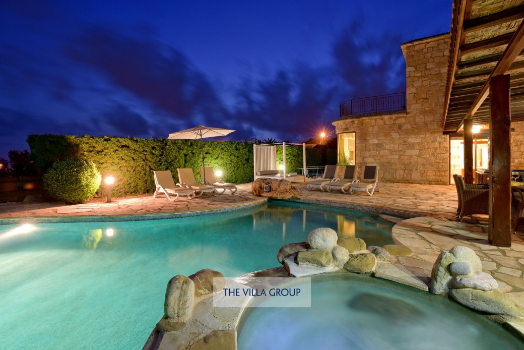 Luxury 3 bedroom villa located in Peyia