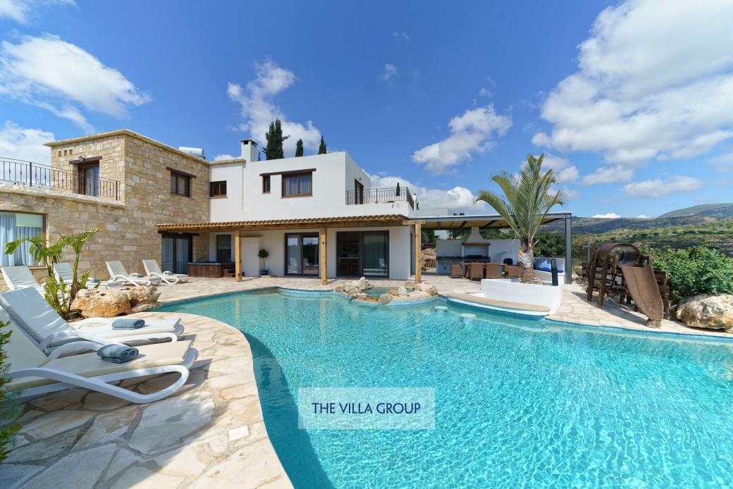 Luxury 3 bedroom villa with private swimming pool and jacuzzi