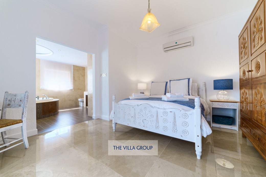 Master bedroom with en-suite 