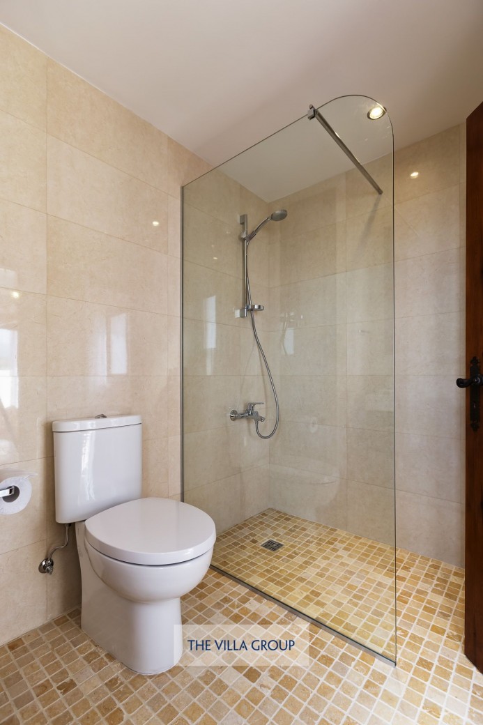 En-suite shower