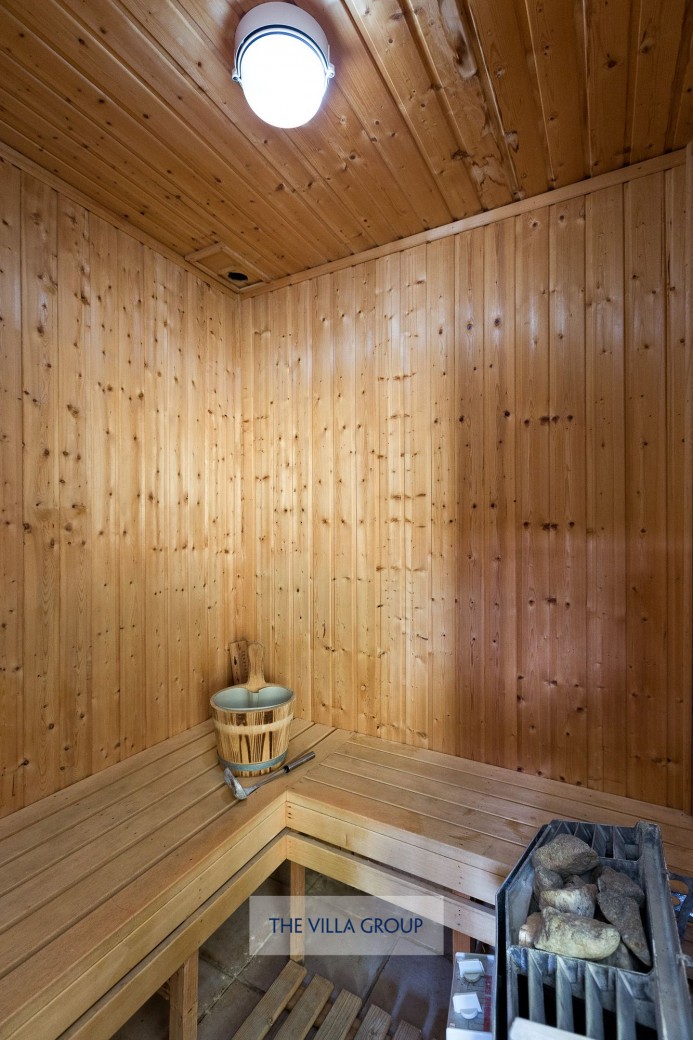 Master bedroom's sauna