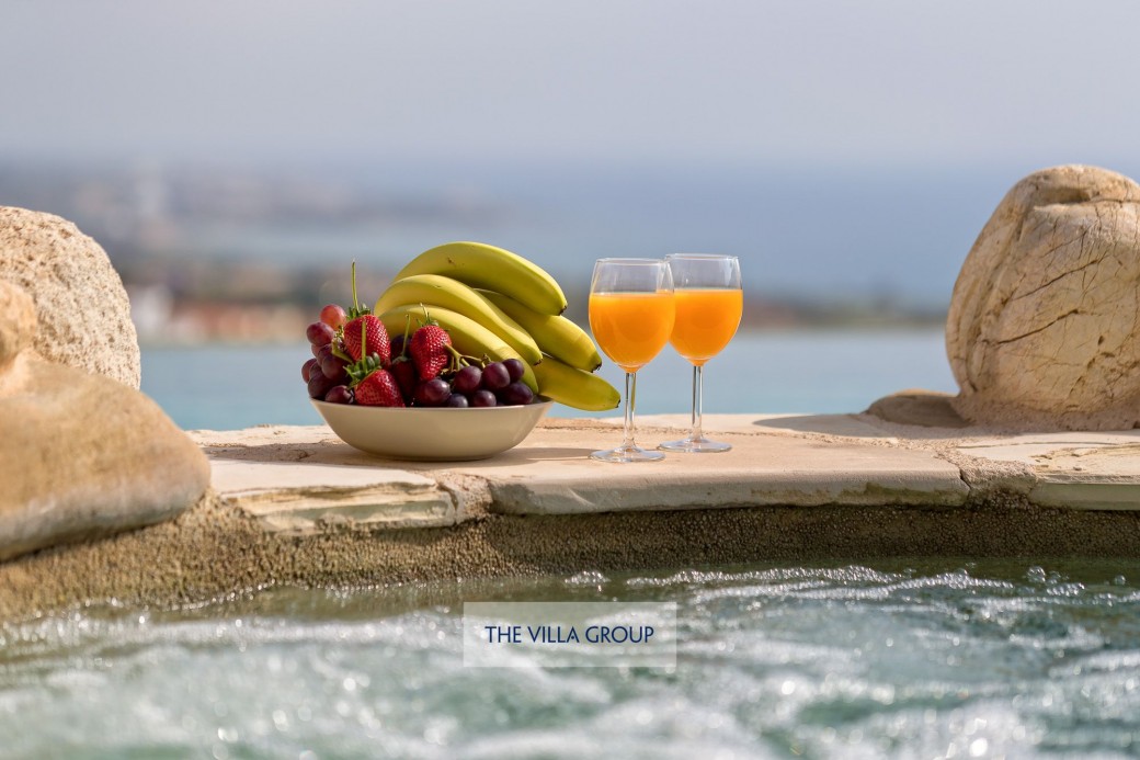 Luxury 3 bedroom villa located in Peyia