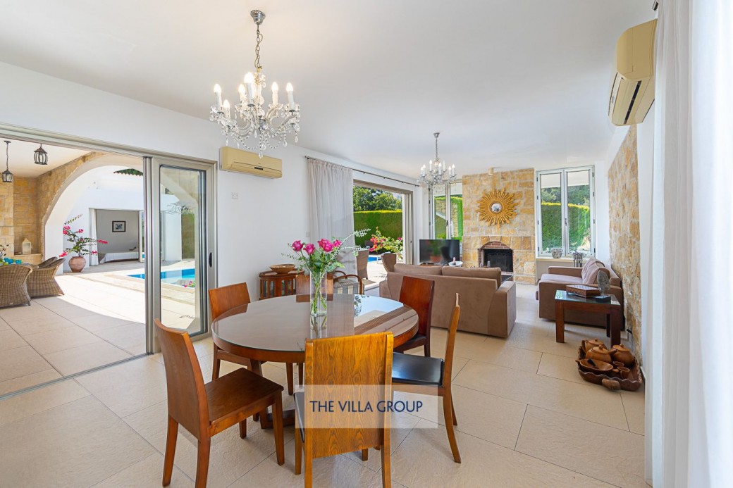 Dining table with 6 chairs