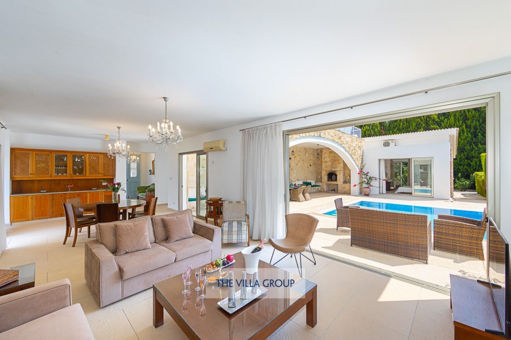 Open plan living and dining area with direct access to the outside area