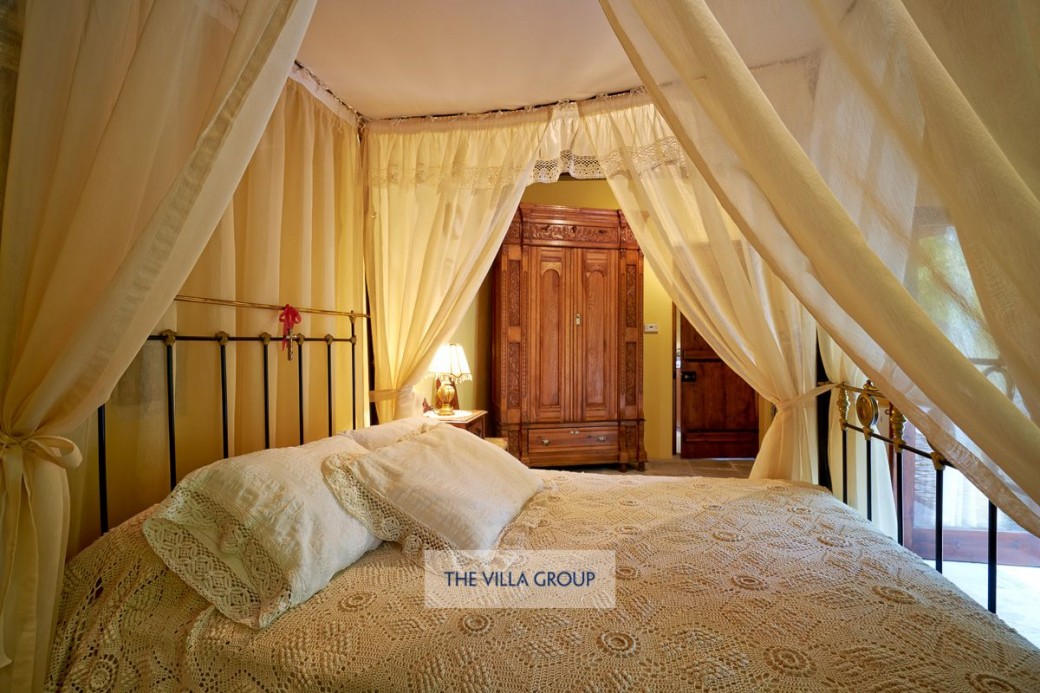 First floor double four poster bed