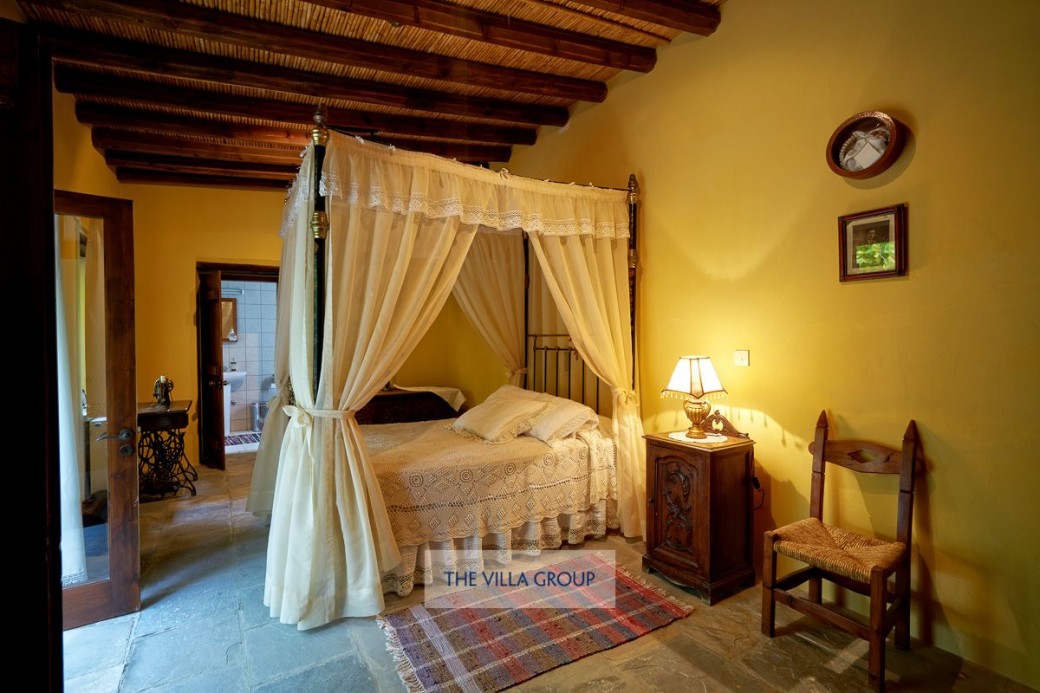 Ground floor four poster double bed