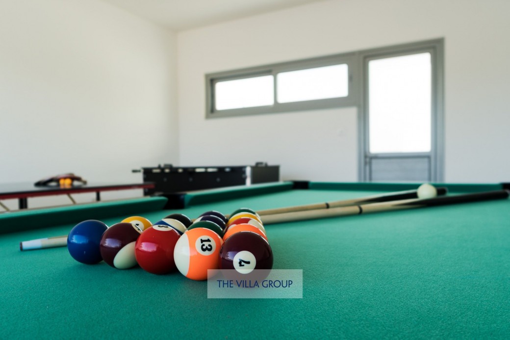 Pool table