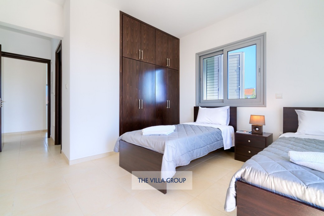 Twin bedroom