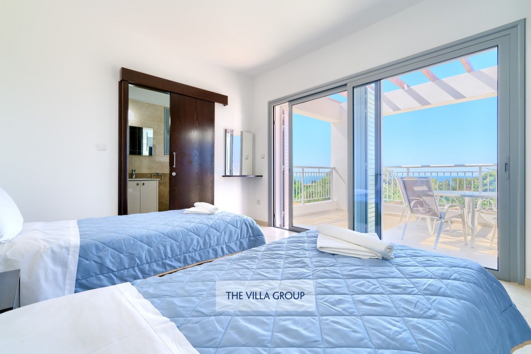 Twin bedroom