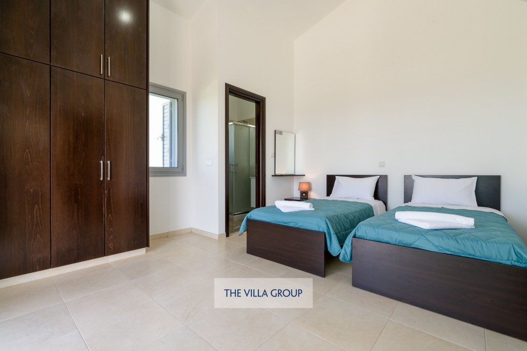 Twin bedroom