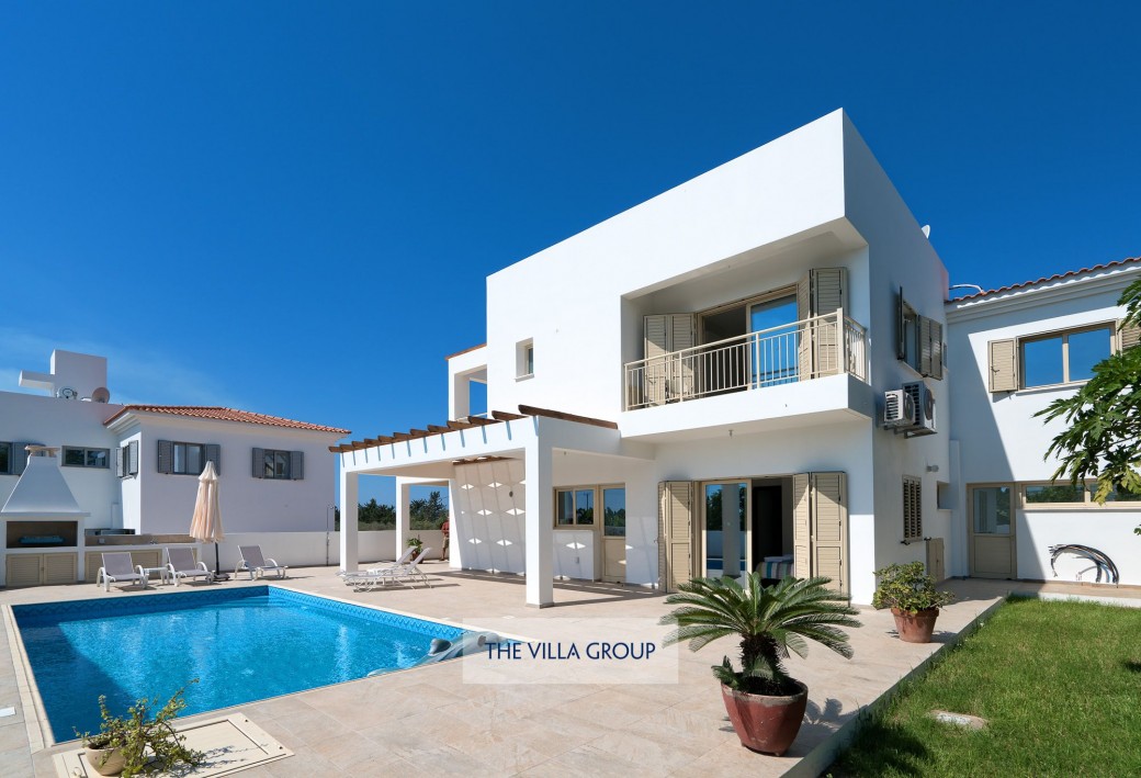 The property is located directly next to villa ref 415301 making it the perfect combination for larger groups