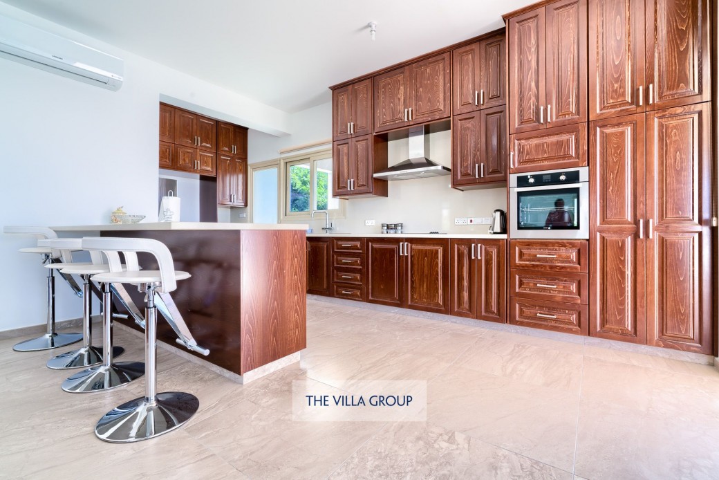 Fully fitted kitchen