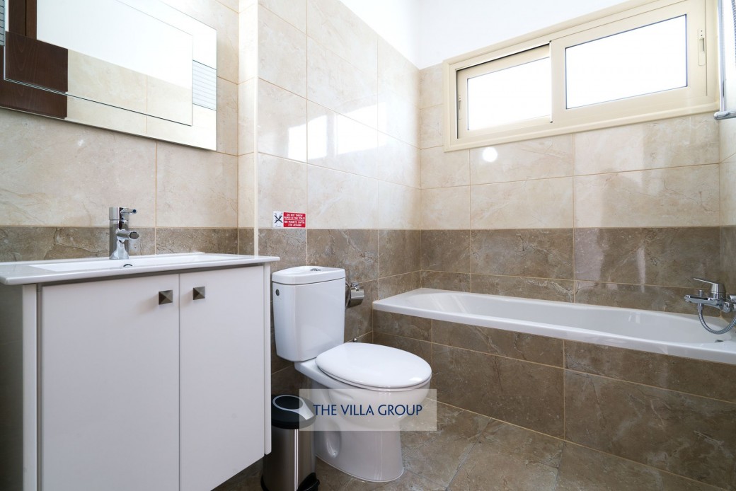  Bathrooms 1, Shower rooms 4 