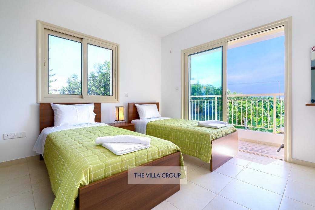 Twin bedroom