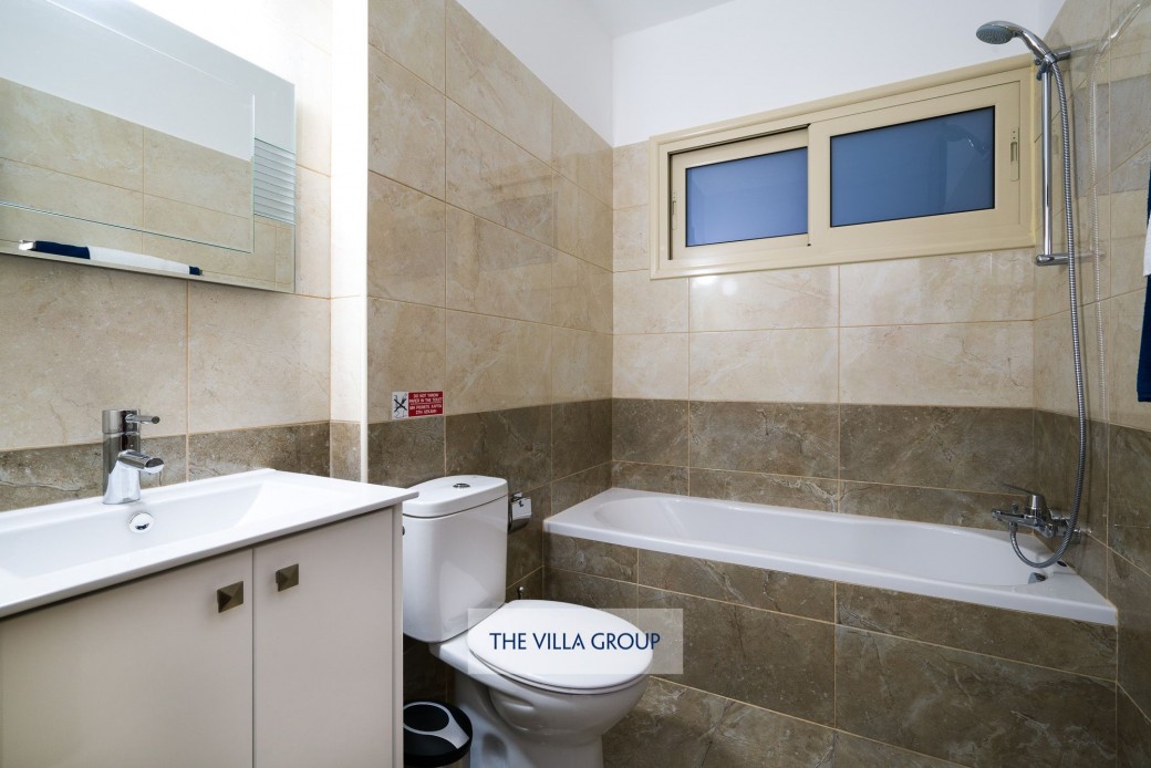  Bathrooms 1, Shower rooms 4 
