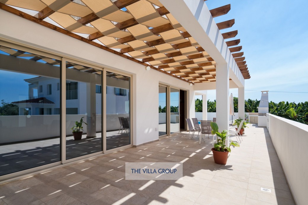 Direct access from the living areas to the outside terrace
