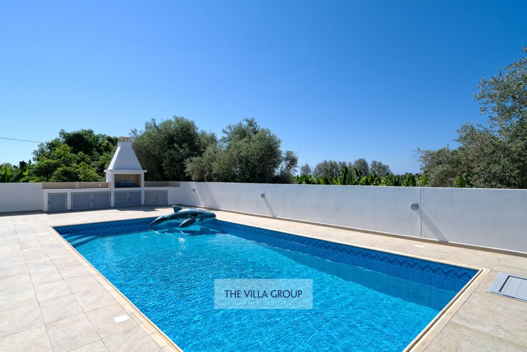 9m x 4m swimming pool with walk in steps