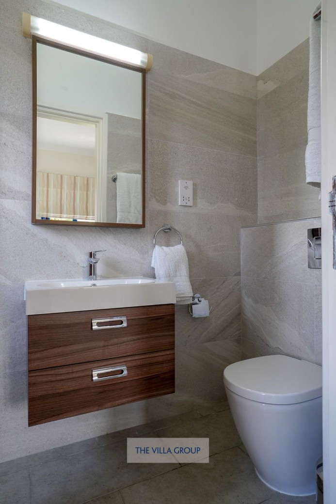 Modern en-suite