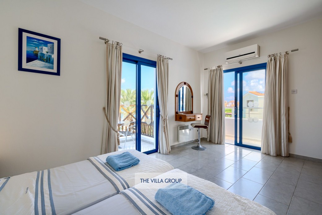 First floor twin bedroom with private balcony