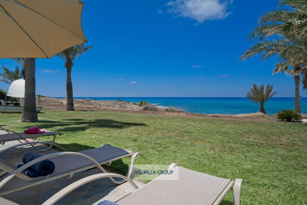 Relax with the Mediterranean Sea at the bottom of the garden