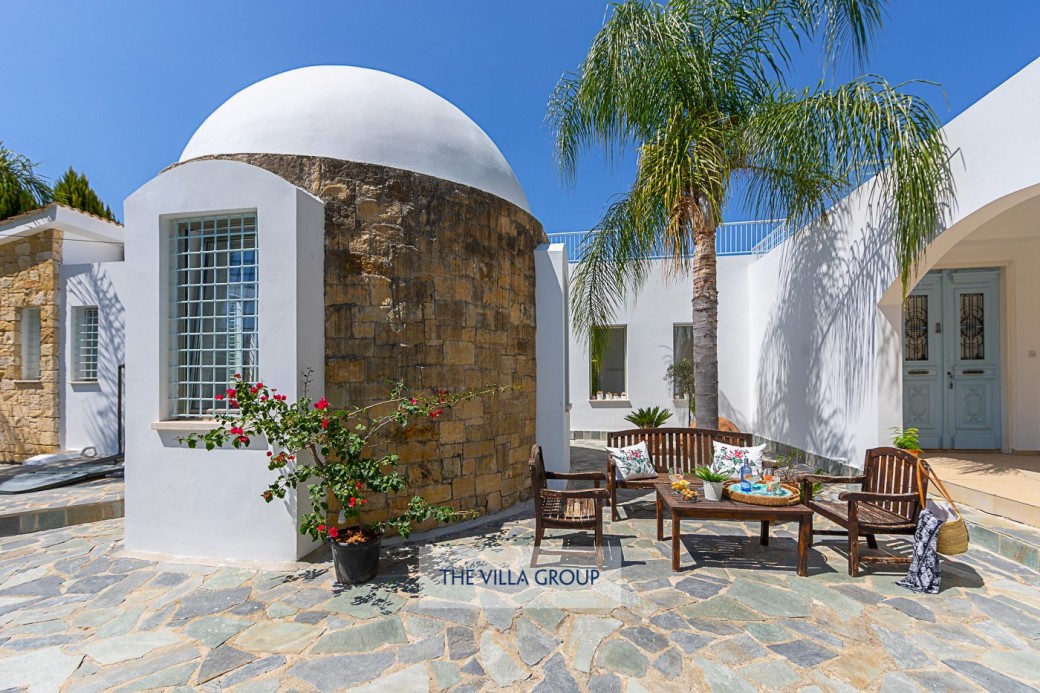 Domed jacuzzi room