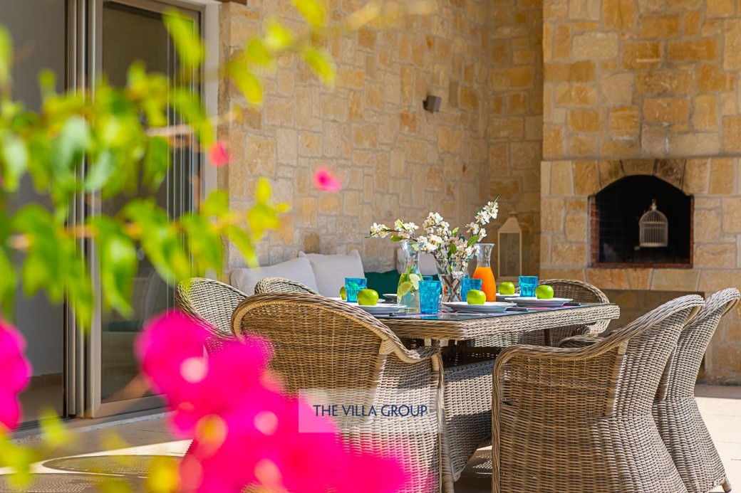 Al-fresco dining