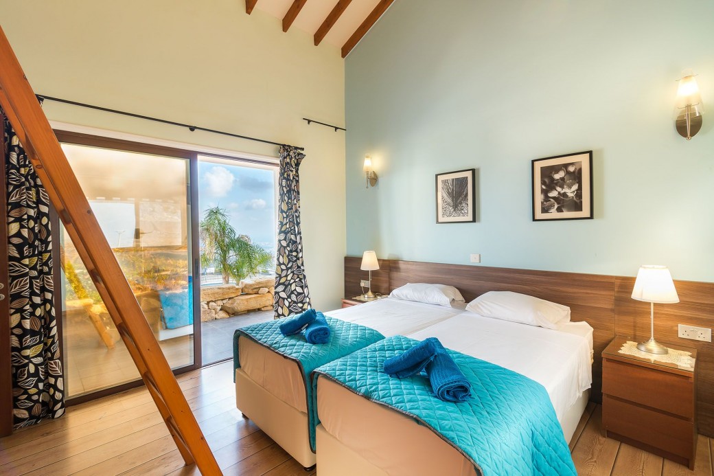 Twin bedroom located in the main wing with mezzanine feature