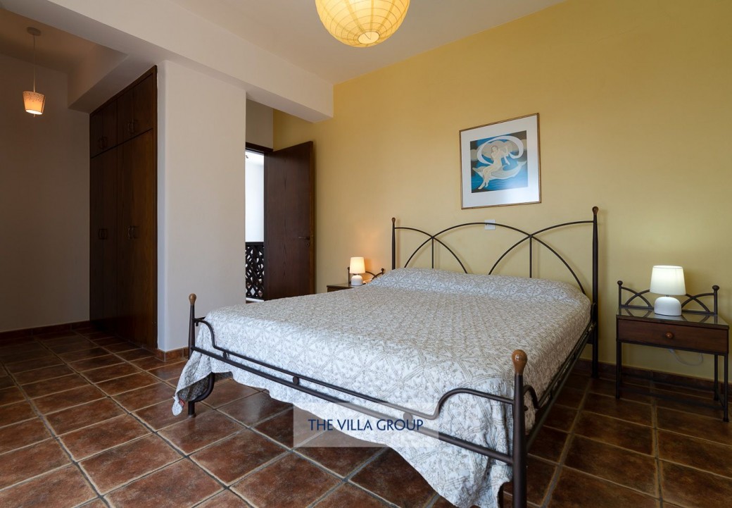 Double bedroom with en-suite bathroom