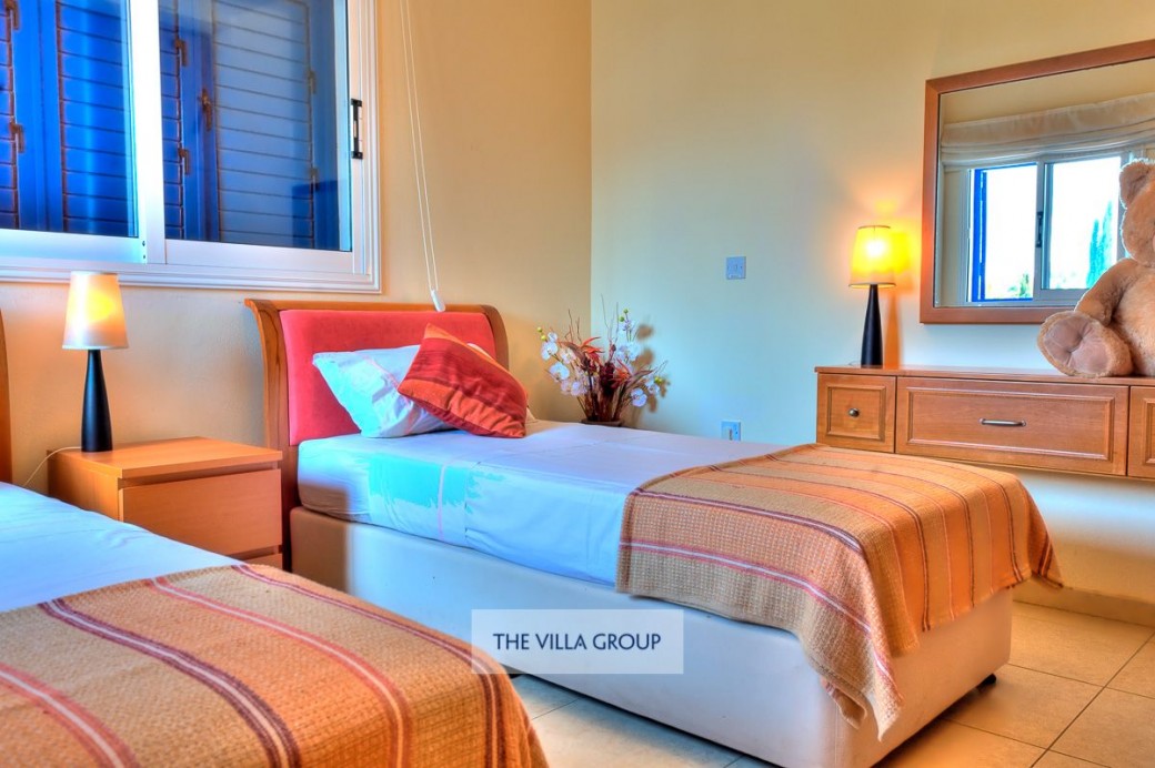 Ground floor twin bedroom