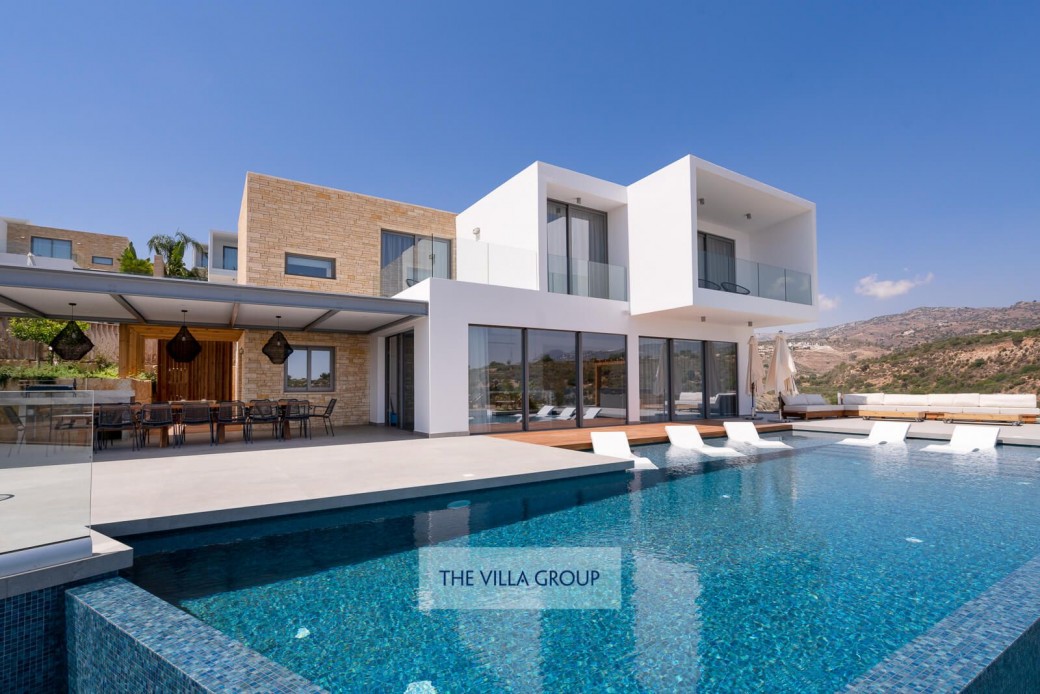 Swimming pool can be heated - optional extra, see the rental rates section