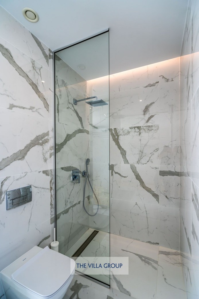 En-suite shower