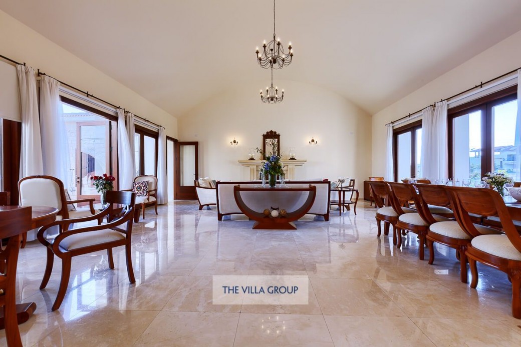 Formal spacious living area with dining table