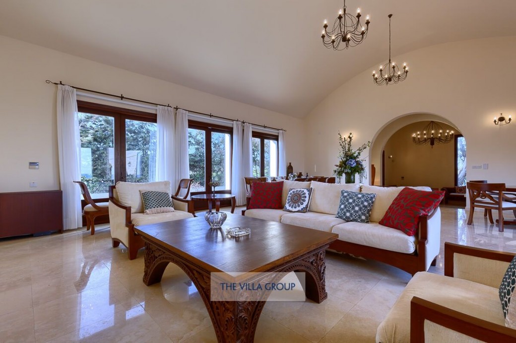 Formal living area 